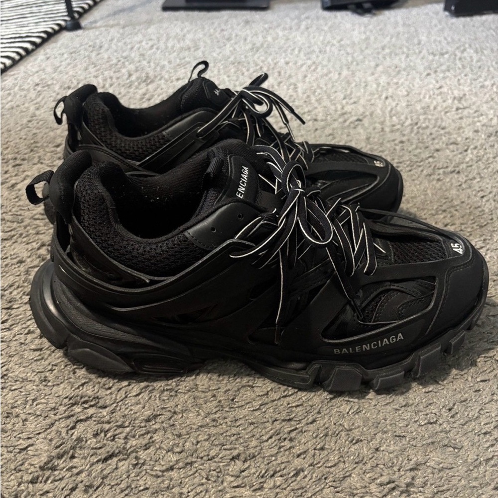 Balenciaga track runner black